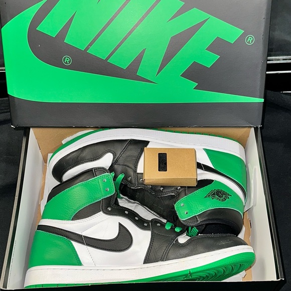 Air Jordan 1 High OG “ Lucky Green”   2023 - Picture 13 of 16